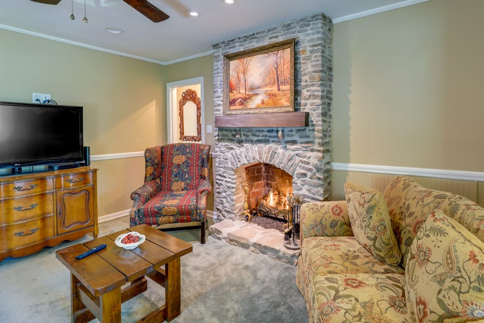 Charming New Bern Cottage w/ Grill & Fire Pit! Cottage in New Bern