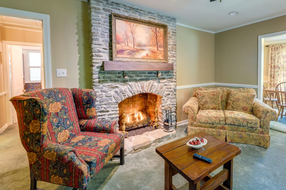 Charming New Bern Cottage w/ Grill & Fire Pit! Cottage in New Bern