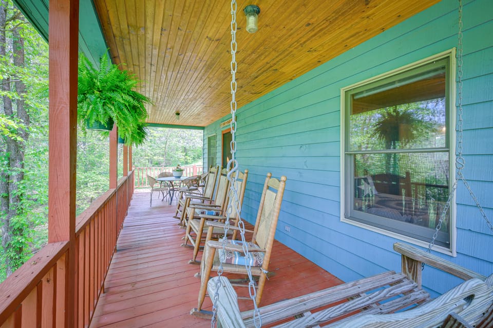 Charming Cabin w/ Wraparound Deck in Blue Ridge! House in North Carolina