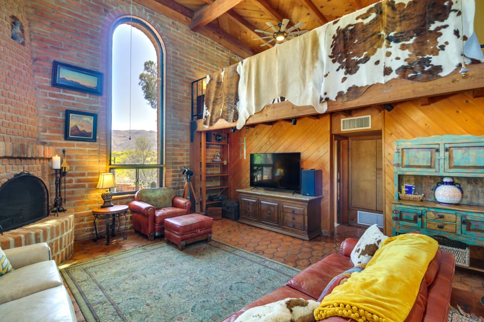 Eclectic Tucson Home 2 Mi to Saguaro National Park House in Tucson
