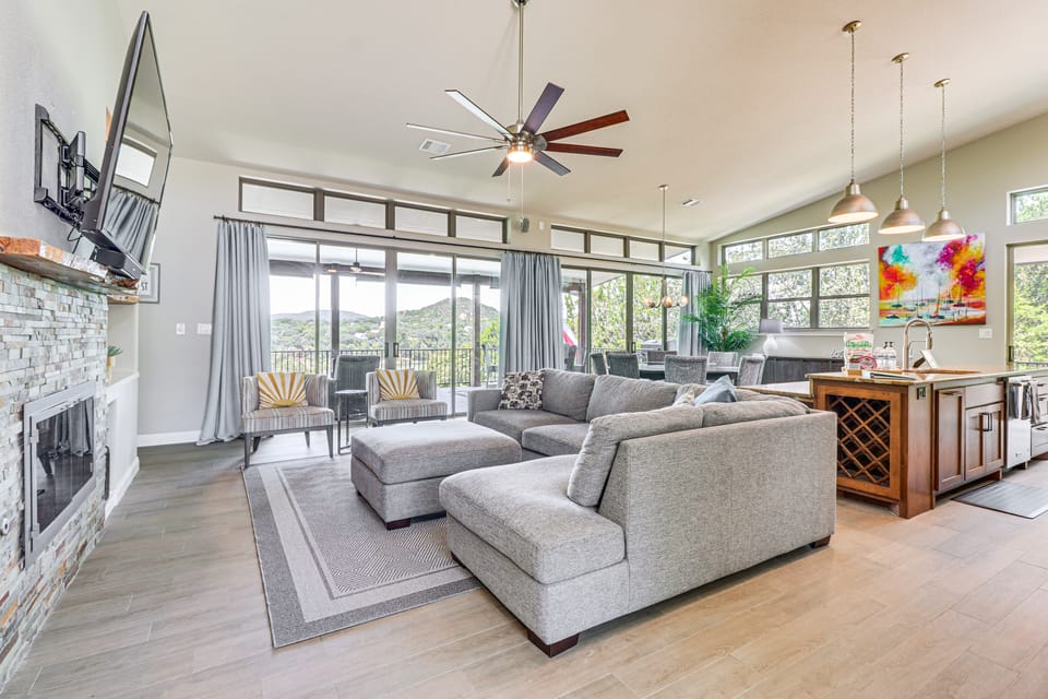 Lake Travis House w/ Private Dock, Pool & Hot Tub! House in Jonestown