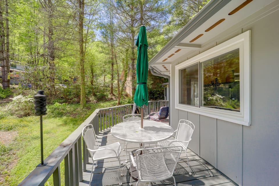 Pet-Friendly Getaway w/ Porch in Banner Elk! House in Watauga