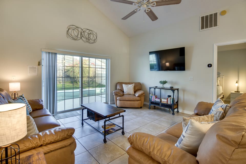 12 Mi to Disney World: Sunny Home w/ Pool! House in Kissimmee