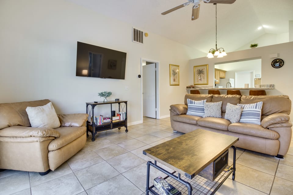12 Mi to Disney World: Sunny Home w/ Pool! House in Kissimmee