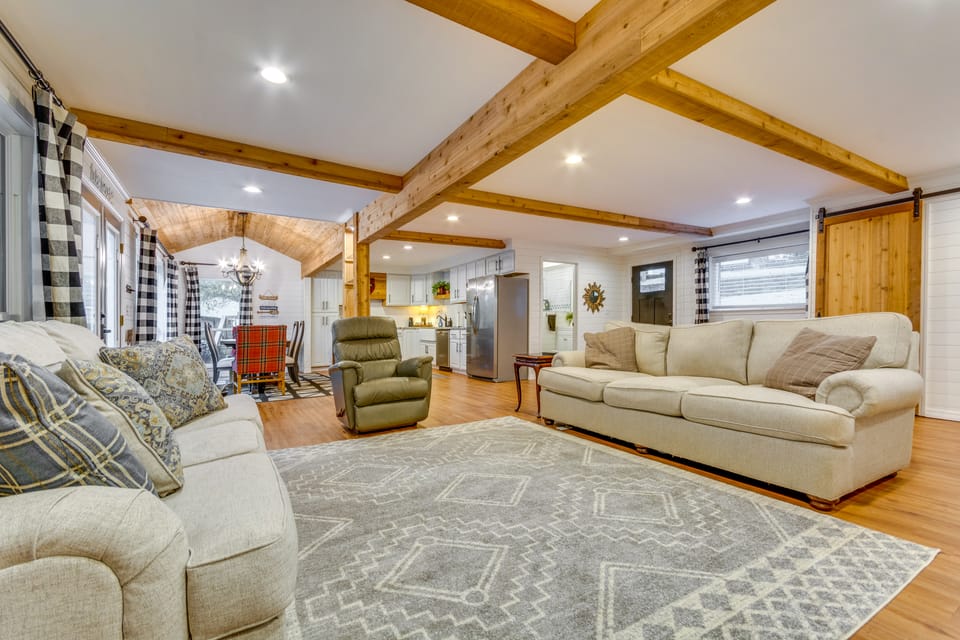 Lakefront Arkansas Abode - Deck, Grill & Fire Pit House in Arkansas