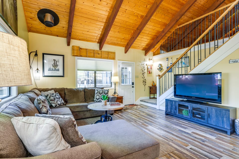 Groveland Home - Walk to Pine Mountain Lake! House in Groveland