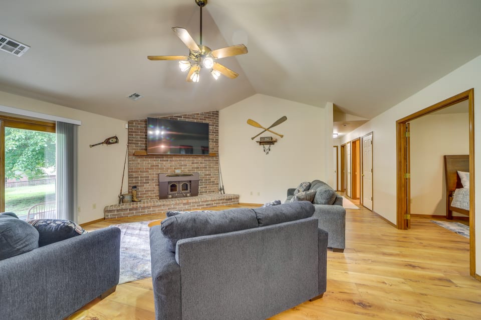 Family, Friends & Fishing: Home Near Grand Lake House in Grove