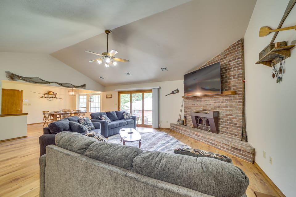 Family, Friends & Fishing: Home Near Grand Lake House in Grove