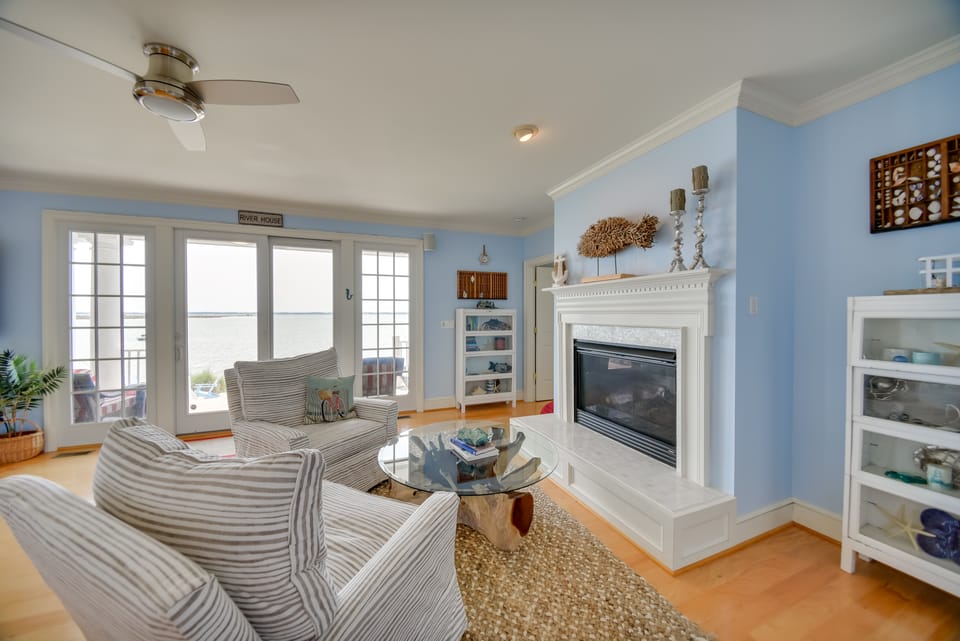 Bayfront White Stone Escape w/ Private Beach! House in Virginia