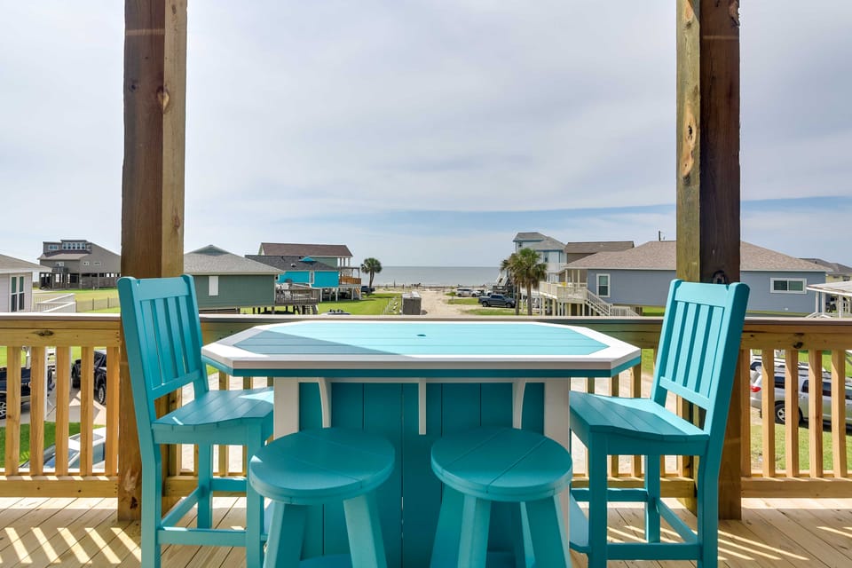 Steps to Coast! Beach Home w/ 2 Decks in Galveston House in Hitchcock