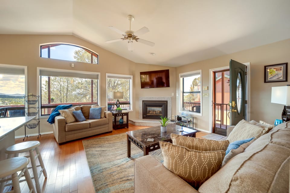 Fire Pit & Views: ‘Falconcrest’ Cottage in Payson! Cottage in Payson