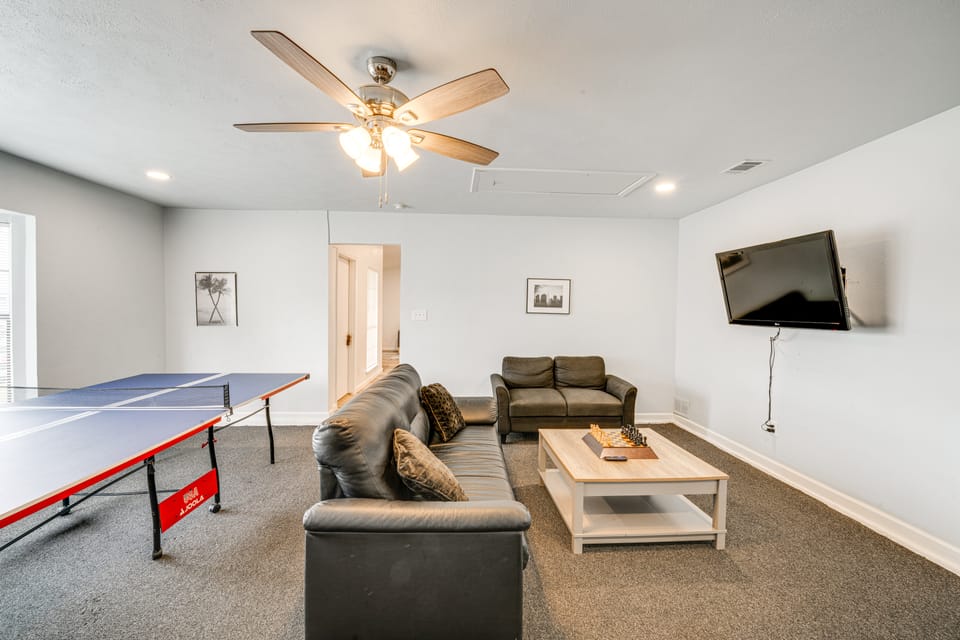 Game Room & Patio: Family Home in The Colony! House in The Colony