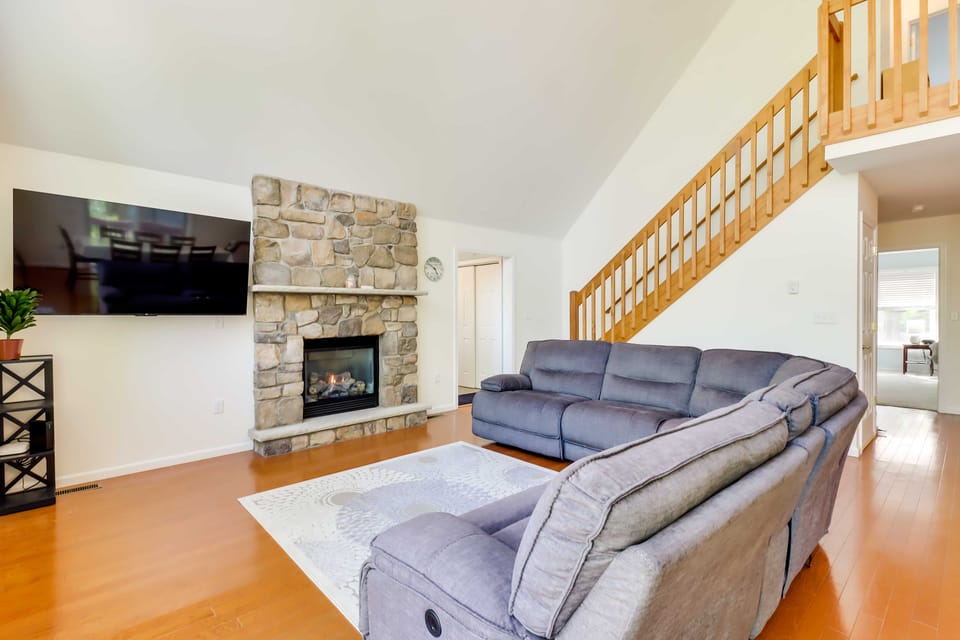 Huge Deck: Stunning Pocono Lake Vacation Rental! House in Coolbaugh Township