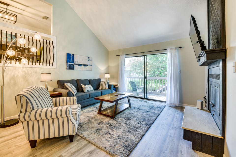 Niceville Retreat w/ Boat Dock, Golf Course & Pool Apartment in Niceville