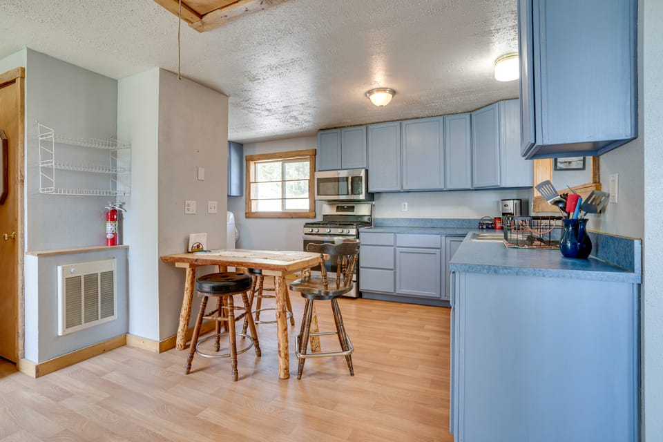 Secluded Washington Cabin Near Hikes & Lakes! Apartment in Washington