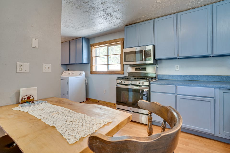 Secluded Washington Cabin Near Hikes & Lakes! Apartment in Washington