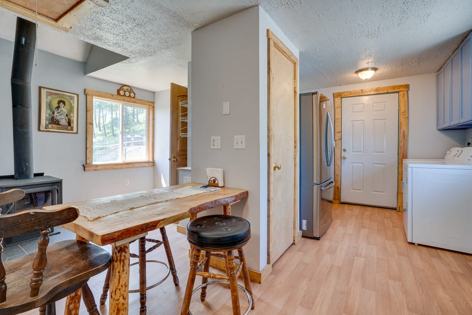 Secluded Washington Cabin Near Hikes & Lakes! Apartment in Washington