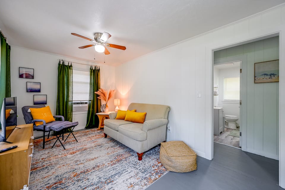Pet-Friendly Cottage Near Beach: King Bed/Fire Pit House in Bonita Springs