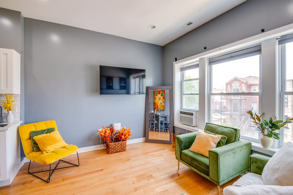 Walk to Chicago's Shops & Eats: Bronzeville Duplex House in Chicago