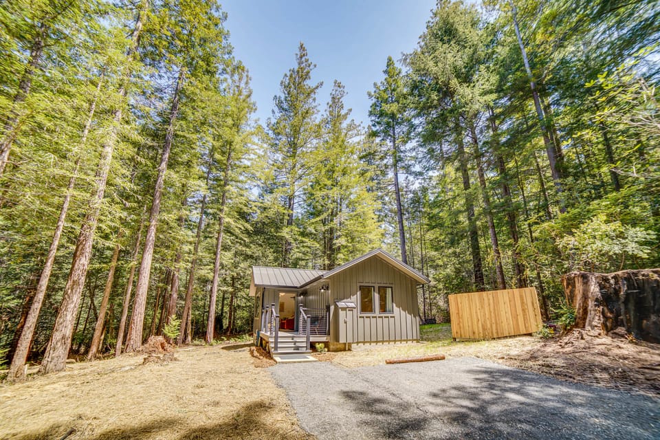 Peaceful Mendocino Cottage Surrounded By Redwoods Cottage in Mendocino County