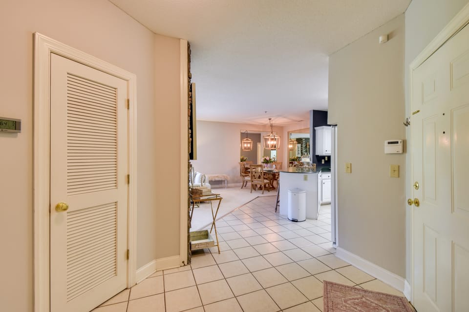 Balcony & Golf Course View! Condo at Kingwood Apartment in Georgia