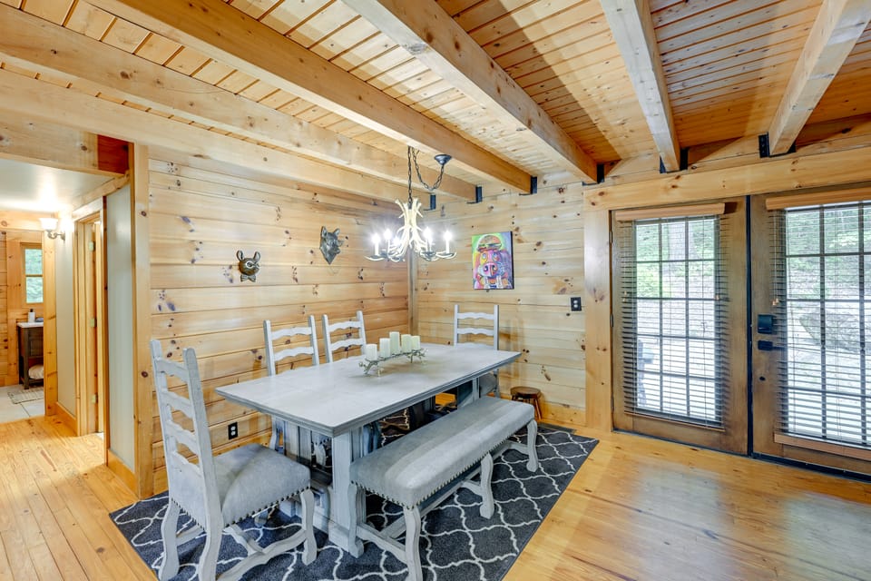 Scenic Blue Ridge Cabin Rental w/ Resort Amenities House in Tennessee