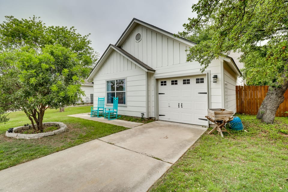 Contemporary Home - 1 Mi to Georgetown Square House in Georgetown