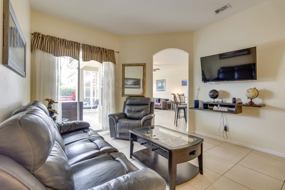 Lanai & Pool: Spacious Villa Near Disney! Villa in Four Corners