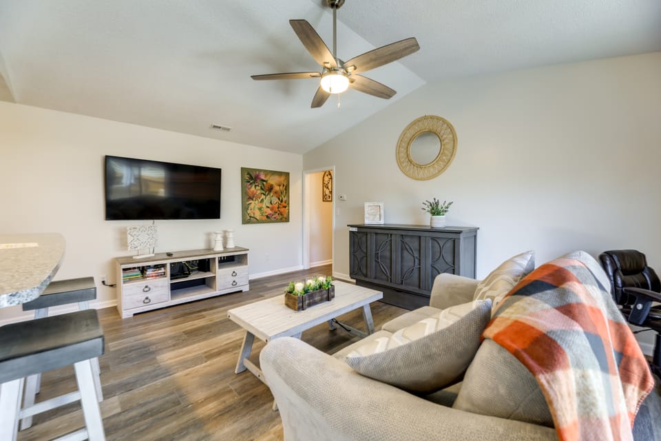 Updated Hubert Vacation Rental 5 Mi to Beaches! Apartment in North Carolina