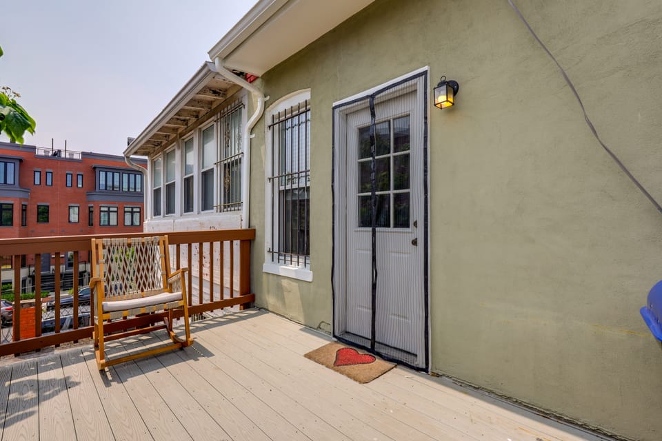 WFH in DC! Rowhouse Unit w/ Office & Deck By HU Apartment in District of Columbia