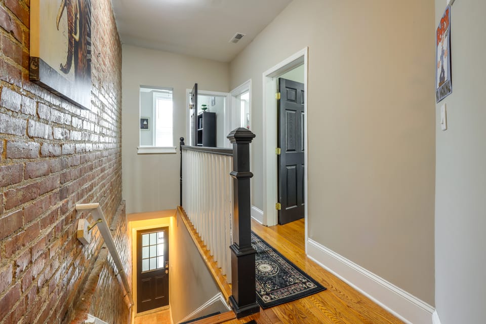 WFH in DC! Rowhouse Unit w/ Office & Deck By HU Apartment in District of Columbia