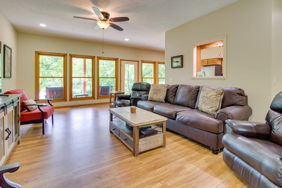 Waterfront Getaway w/ Patio on the White River! House in Arkansas