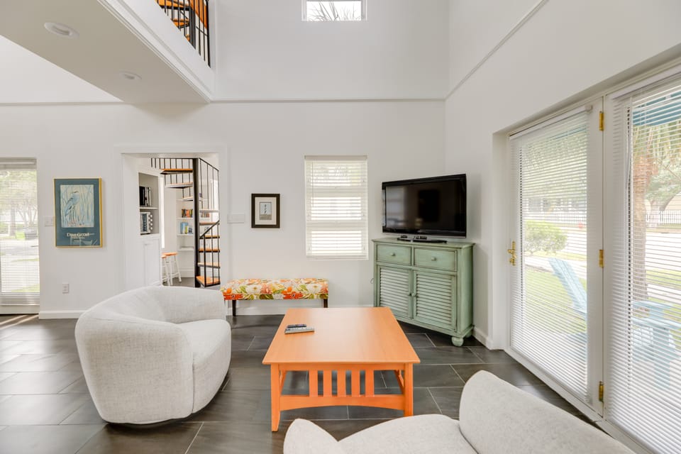 Coastal North Carolina Abode - Rooftop Water Views Apartment in Morehead City