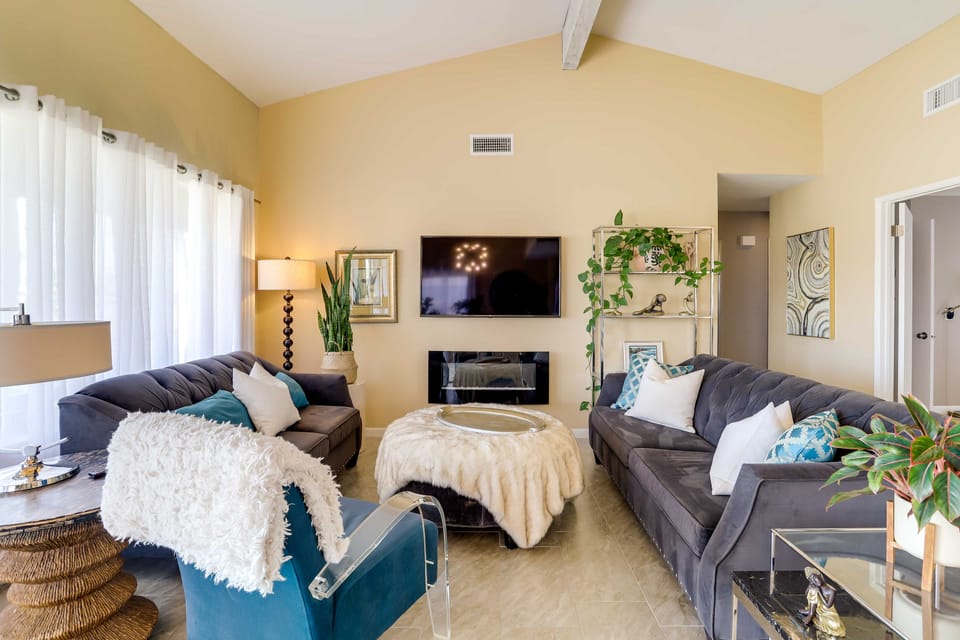 2 Mi to Indian Wells: Palm Desert Home w/ Fire Pit House in Indian Wells