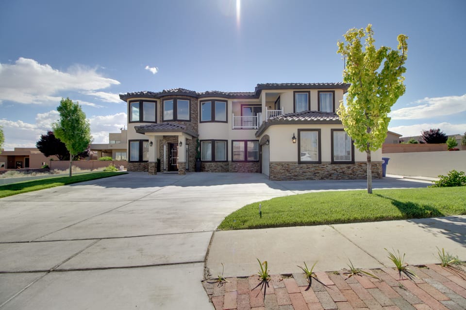3 Mi to Rio Grande: Albuquerque Home w/ Balcony House in Rio Rancho