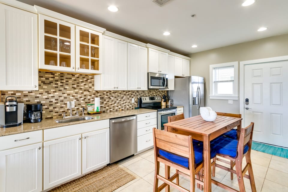 Bayfront Pensacola Beach Condo w/ Pool & Elevator Apartment in Pensacola Beach