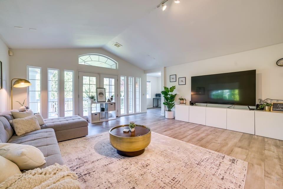 2 Mi to Lake Sammamish State Park! Modern Duplex House in Issaquah