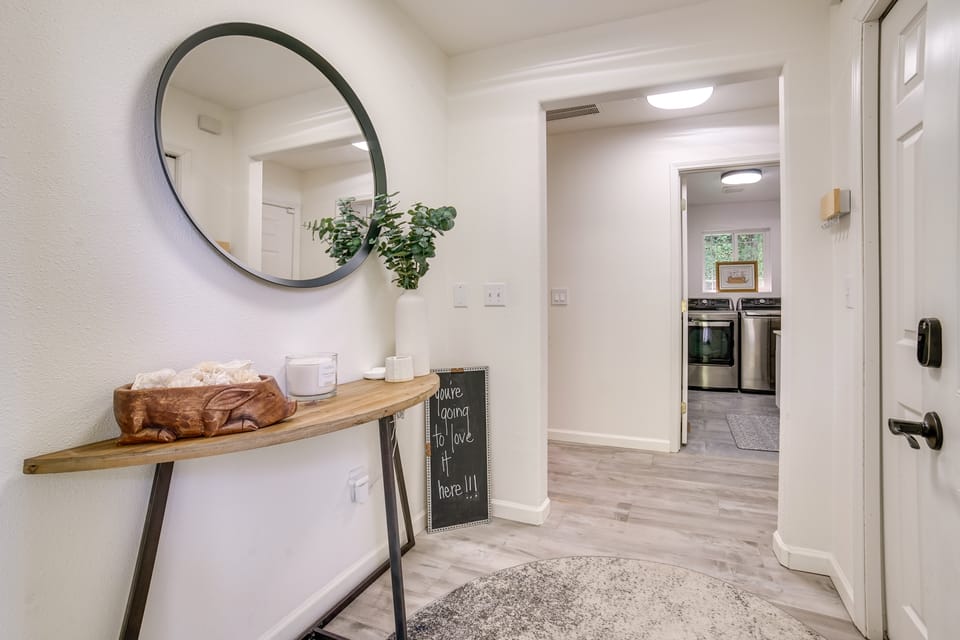 2 Mi to Lake Sammamish State Park! Modern Duplex House in Issaquah