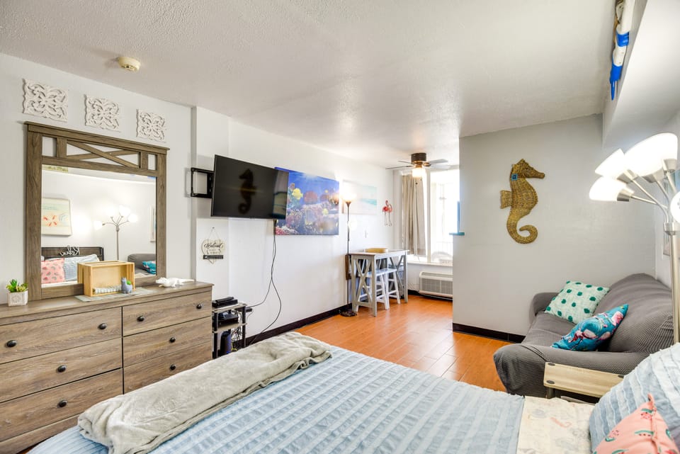 Balcony w/ Ocean Views: Daytona Beach Studio Apartment in Florida