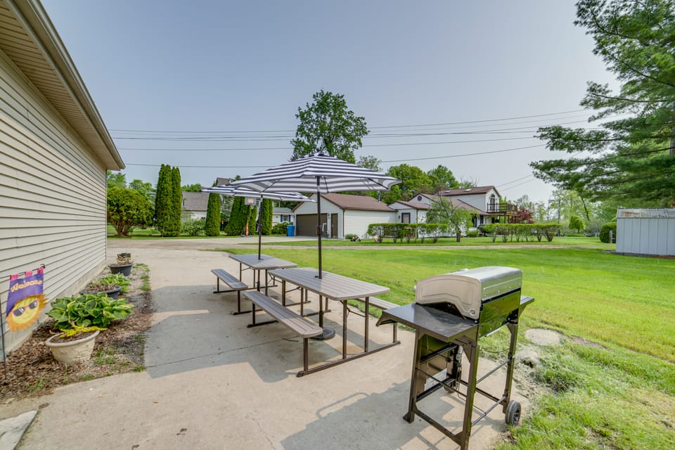 Lakefront Jackson Vacation Rental w/ Shared Yard House in Ohio