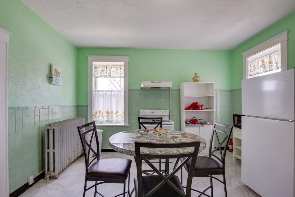Walk to Restaurants: Cozy, Convenient Jennings Apt Apartment in Saint Louis
