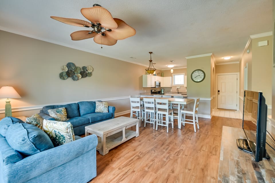 Golf, Swim & Unwind at Bright Myrtle Beach Condo! Apartment in Carolina Forest