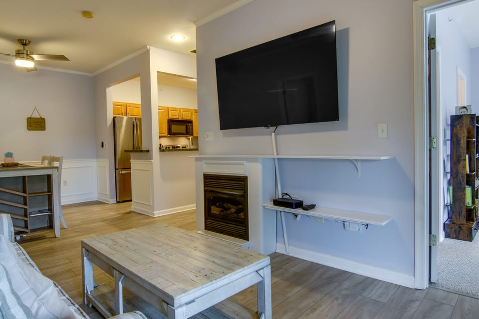 Condo w/ Pool Access ~ 2 Mi to Rehoboth Beach! Apartment in Rehoboth Beach