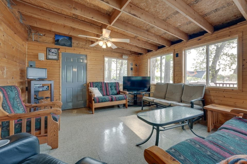 Decatur House: Fishing, Skiing, & Golfing! House in Michigan