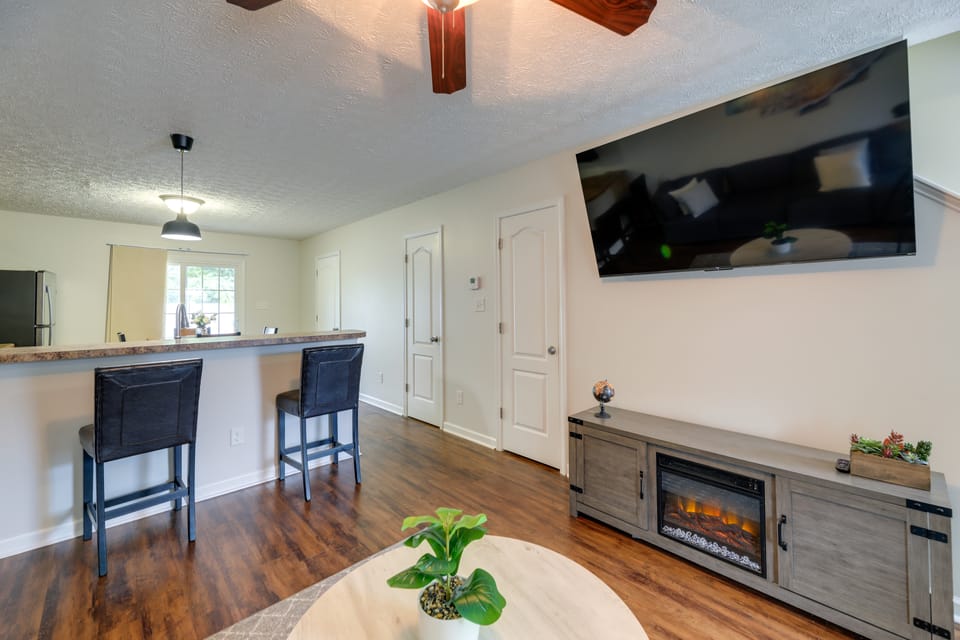 Havelock Home: Private Yard, 2 Mi to Cherry Point! Apartment in North Carolina