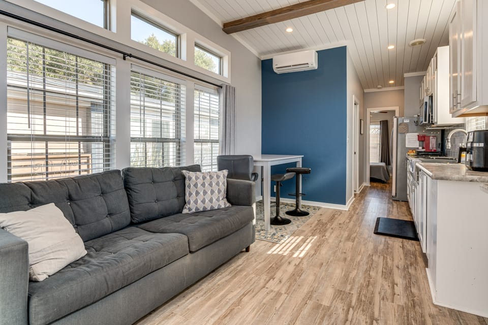 Austin Tiny Home: Fireplace, Shared Pool & Hot Tub House in Austin