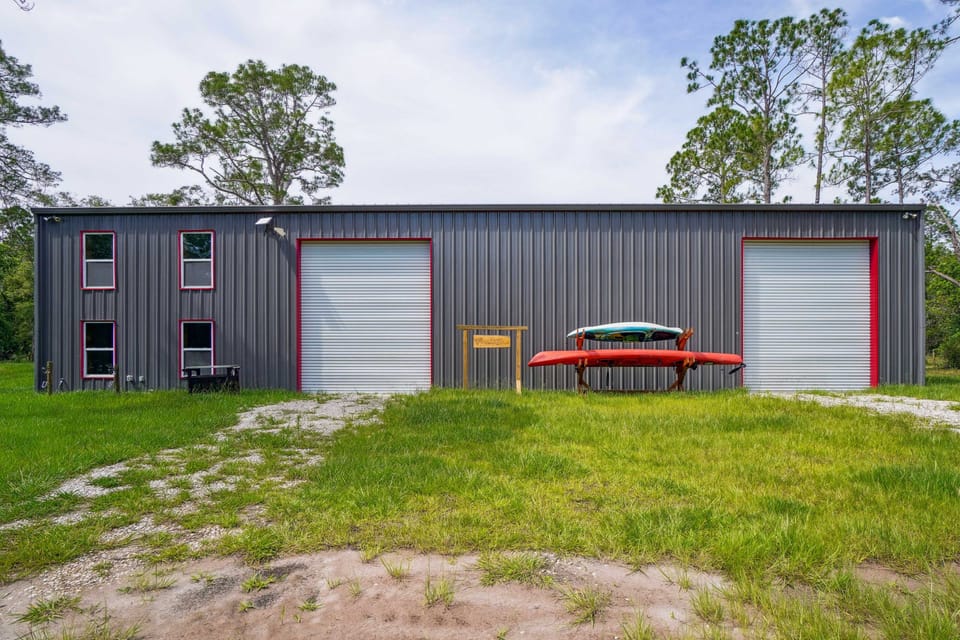 3 Mi to Lake Harney: Home on 6 Acres w/ Fire Pit House in Florida