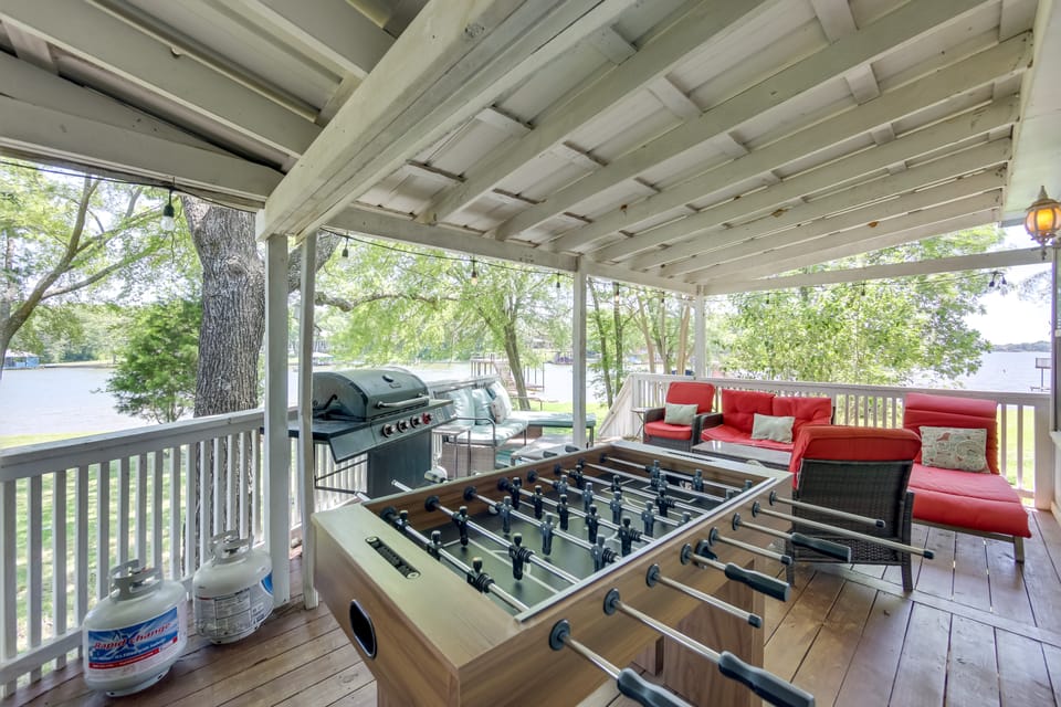 Dock, Deck & Kayaks: Home on Cedar Creek Reservoir House in Cedar Creek Reservoir