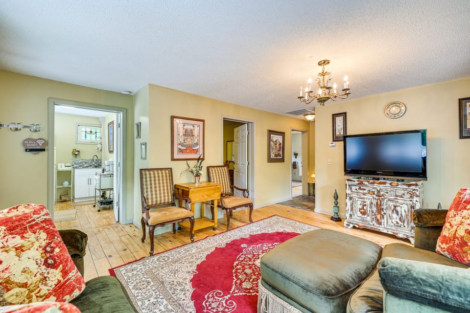 Eureka Springs Rental - Walk to Downtown! House in Eureka Springs