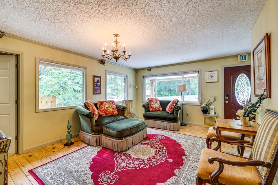 Eureka Springs Rental - Walk to Downtown! House in Eureka Springs